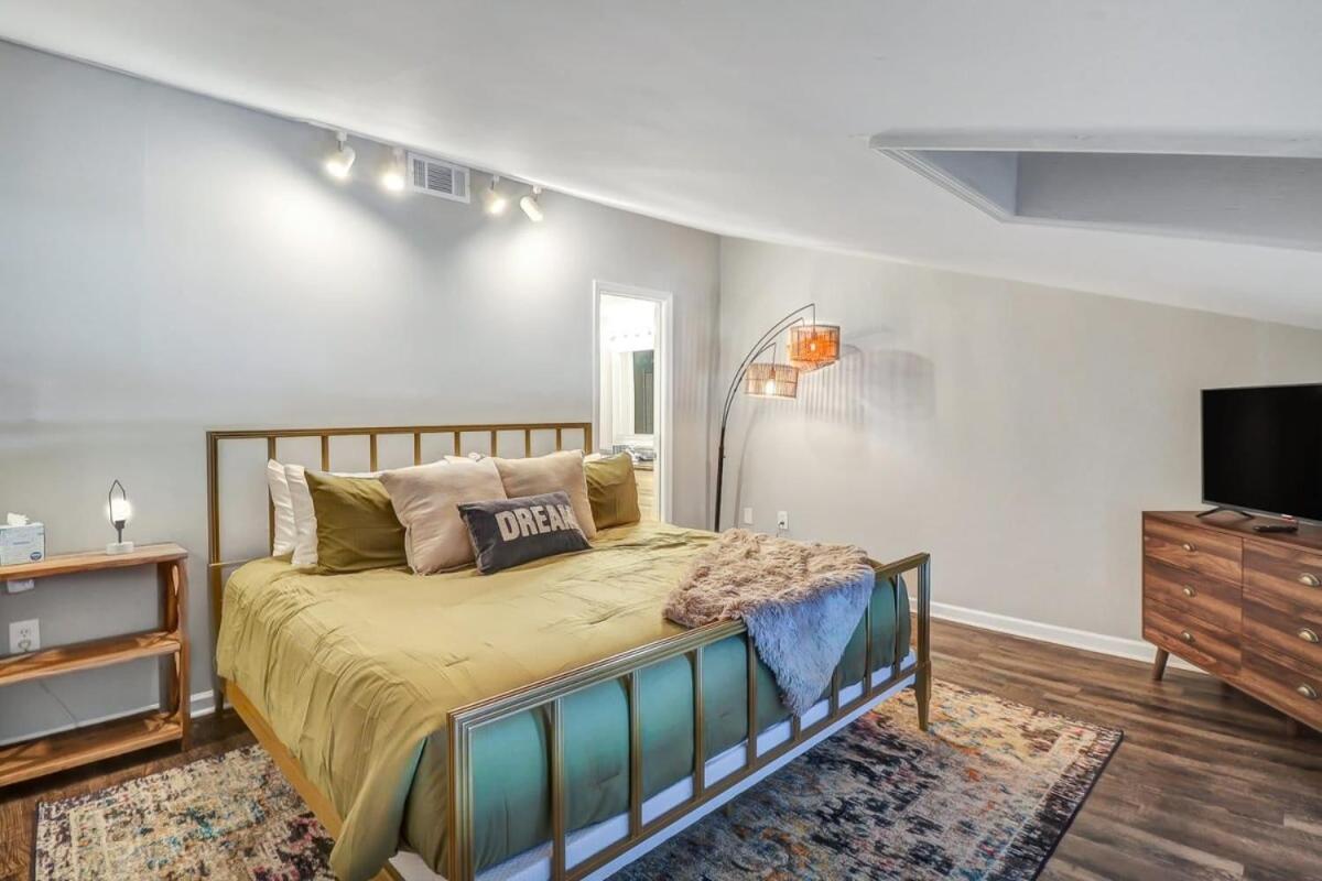 Апартаменты Eagle'S Landing Loft-Downtown Above Bull & Barrel Стейтсборо Экстерьер фото
