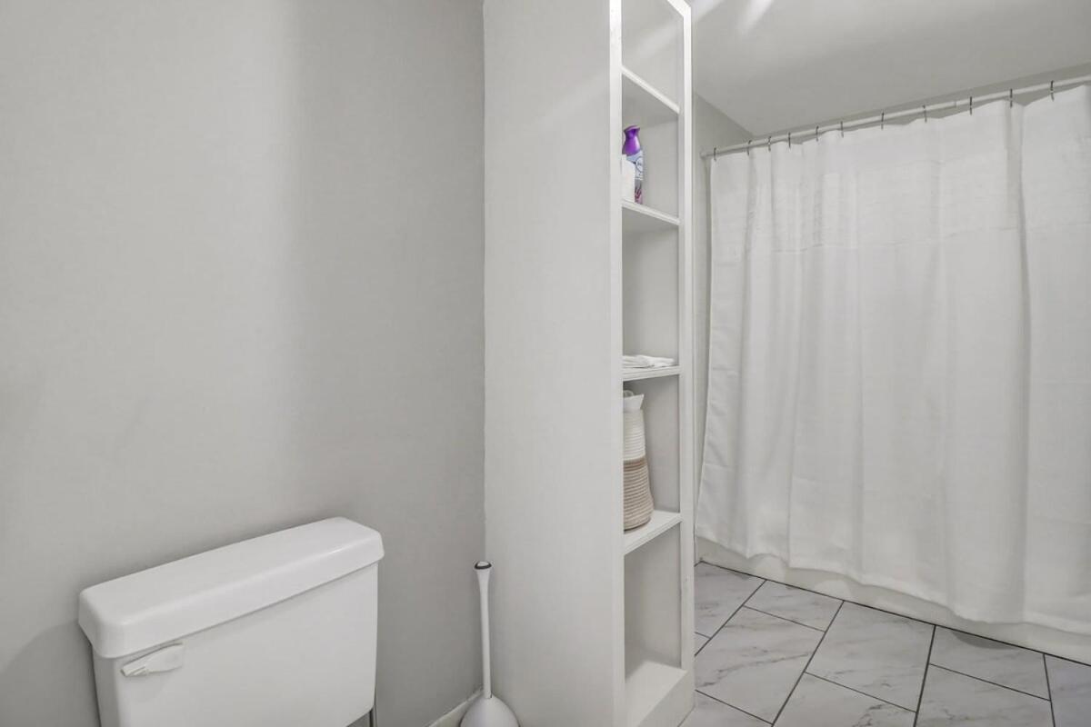 Апартаменты Eagle'S Landing Loft-Downtown Above Bull & Barrel Стейтсборо Экстерьер фото