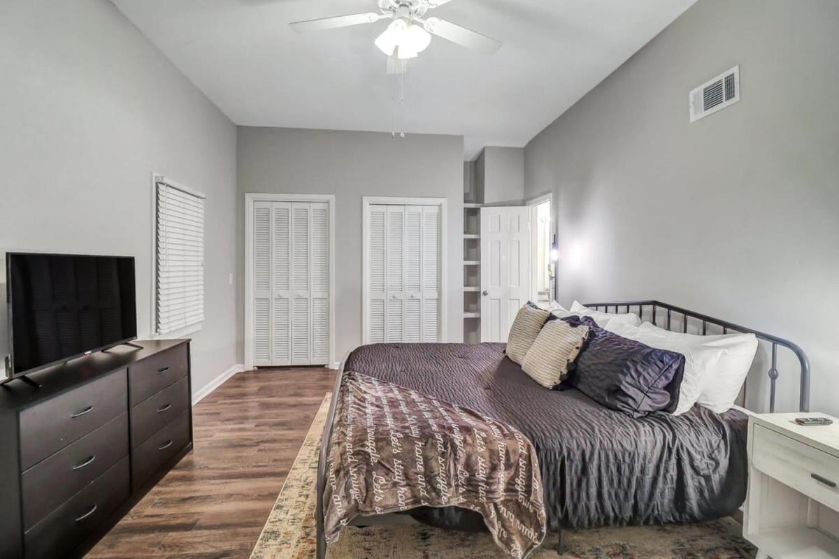 Апартаменты Eagle'S Landing Loft-Downtown Above Bull & Barrel Стейтсборо Экстерьер фото