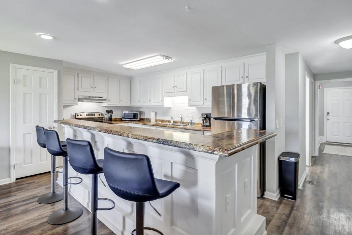 Апартаменты Eagle'S Landing Loft-Downtown Above Bull & Barrel Стейтсборо Экстерьер фото
