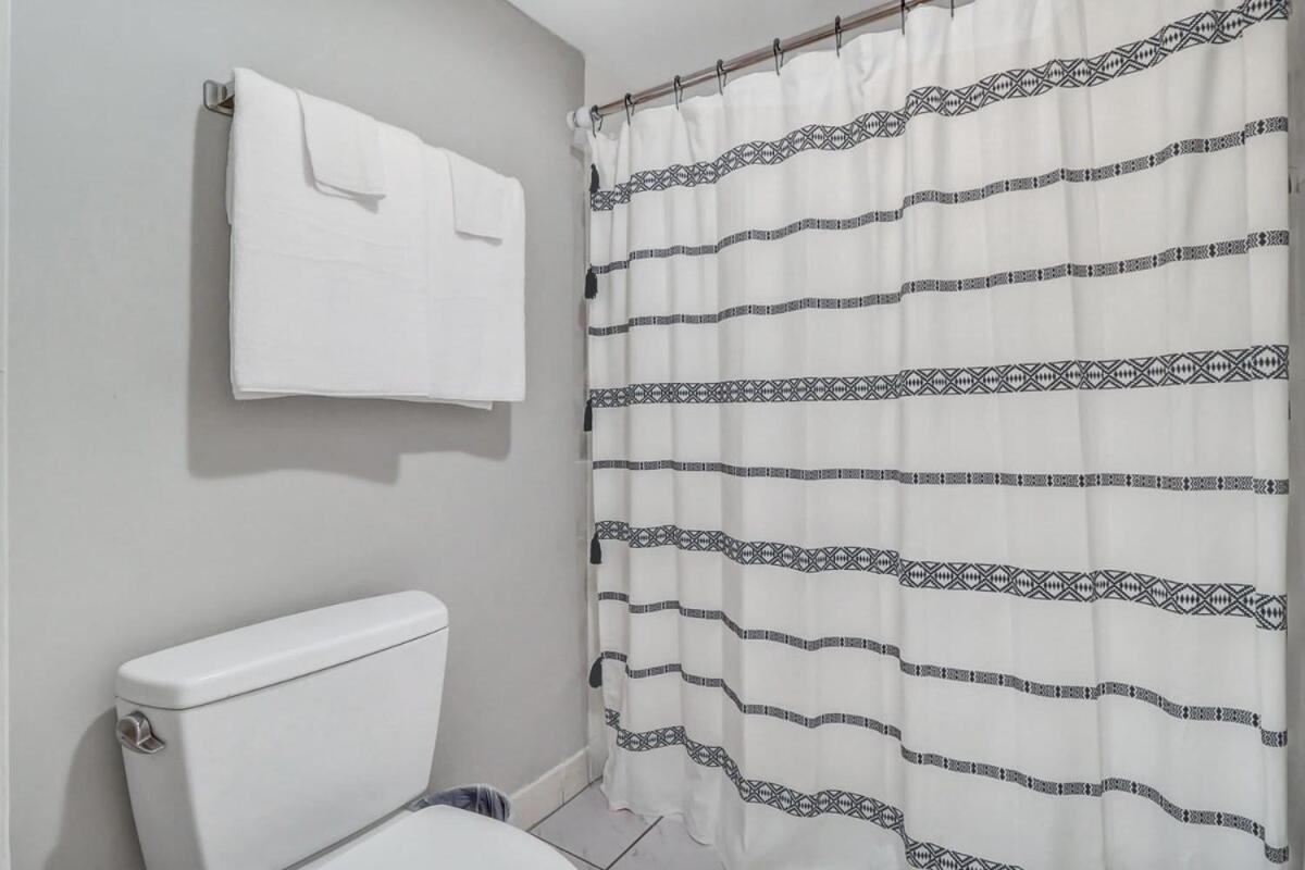 Апартаменты Eagle'S Landing Loft-Downtown Above Bull & Barrel Стейтсборо Экстерьер фото