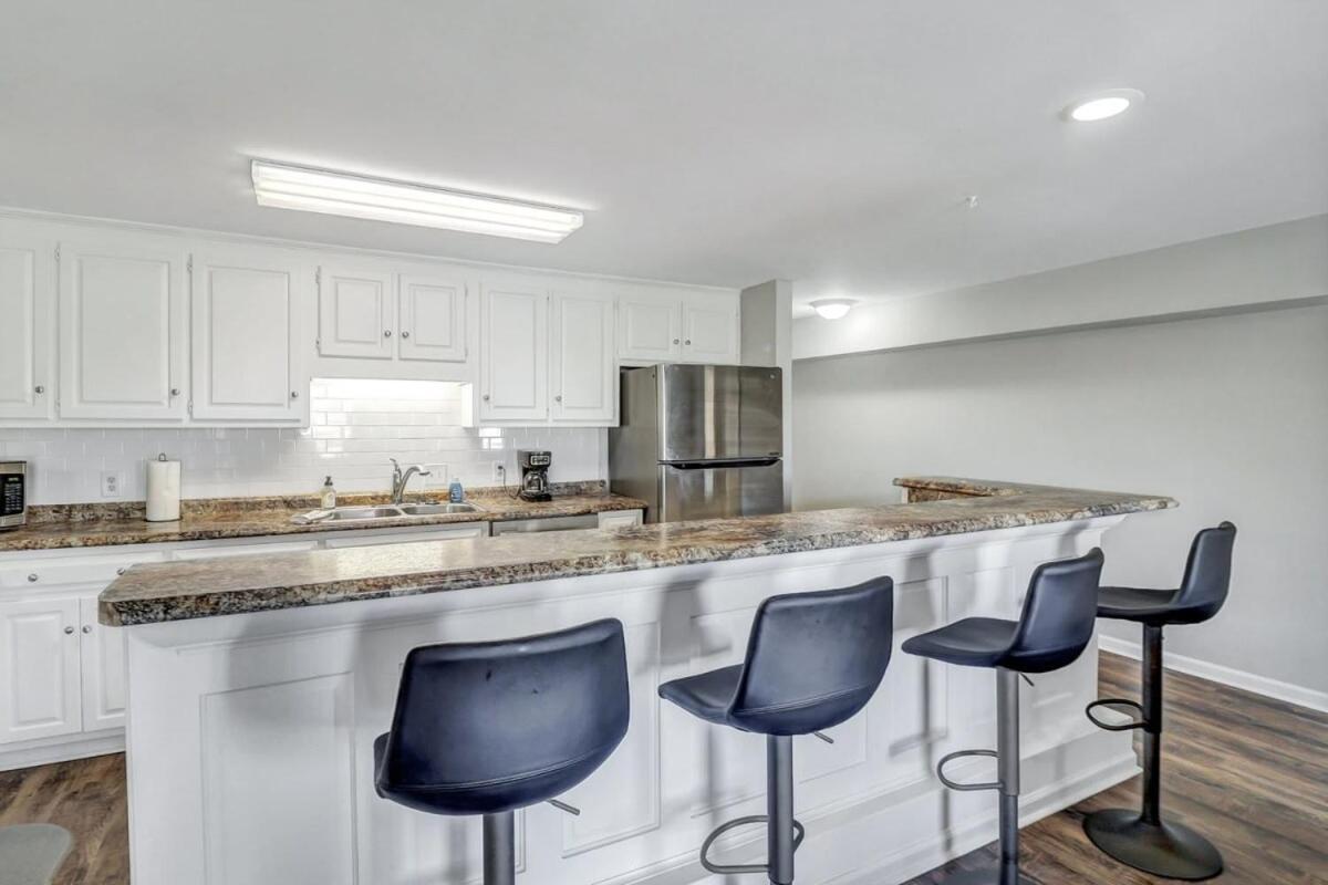 Апартаменты Eagle'S Landing Loft-Downtown Above Bull & Barrel Стейтсборо Экстерьер фото