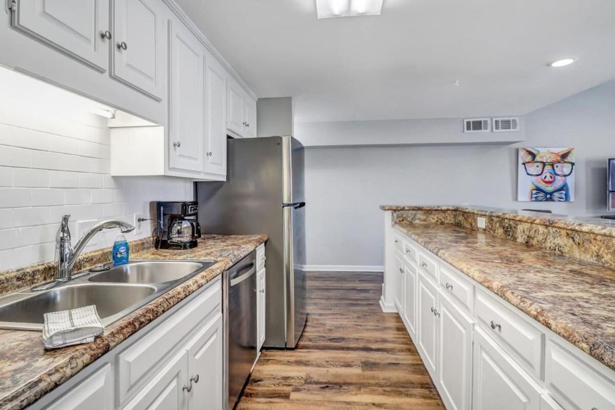 Апартаменты Eagle'S Landing Loft-Downtown Above Bull & Barrel Стейтсборо Экстерьер фото