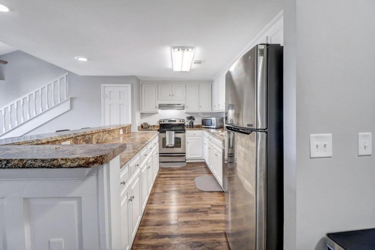 Апартаменты Eagle'S Landing Loft-Downtown Above Bull & Barrel Стейтсборо Экстерьер фото