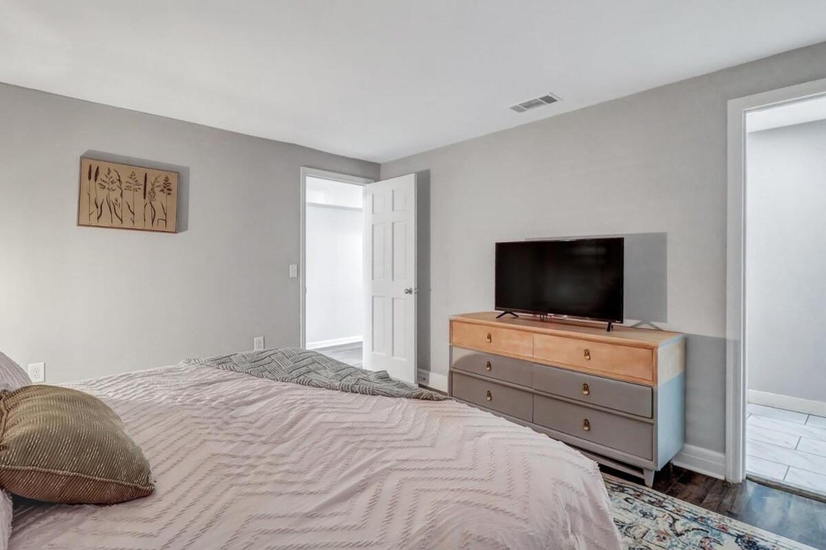 Апартаменты Eagle'S Landing Loft-Downtown Above Bull & Barrel Стейтсборо Экстерьер фото