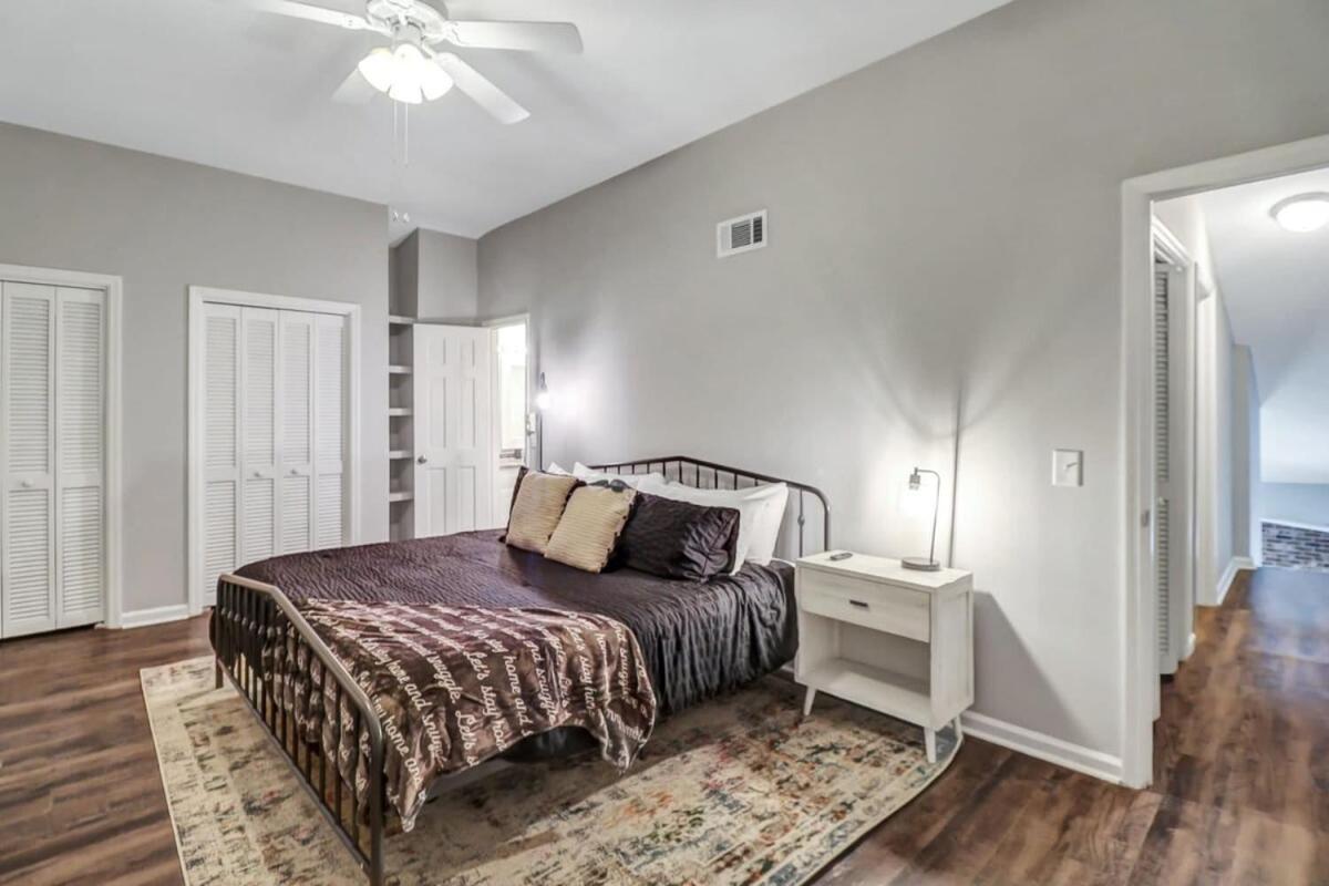 Апартаменты Eagle'S Landing Loft-Downtown Above Bull & Barrel Стейтсборо Экстерьер фото