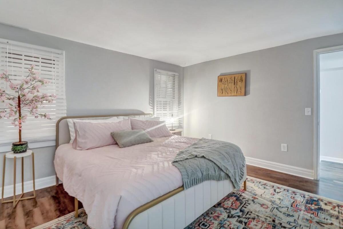 Апартаменты Eagle'S Landing Loft-Downtown Above Bull & Barrel Стейтсборо Экстерьер фото