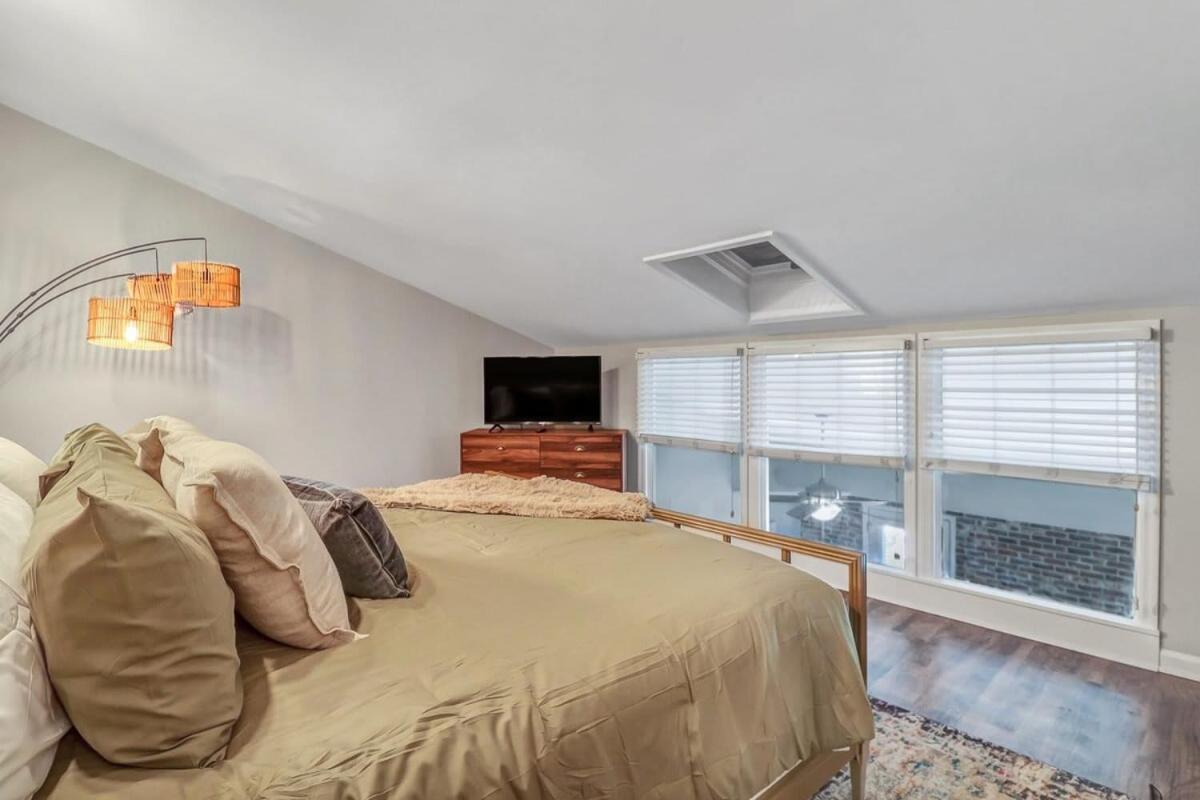 Апартаменты Eagle'S Landing Loft-Downtown Above Bull & Barrel Стейтсборо Экстерьер фото