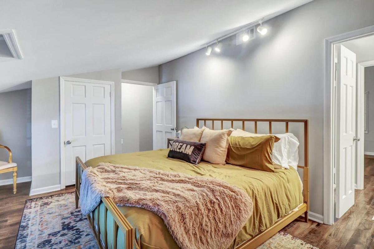 Апартаменты Eagle'S Landing Loft-Downtown Above Bull & Barrel Стейтсборо Экстерьер фото
