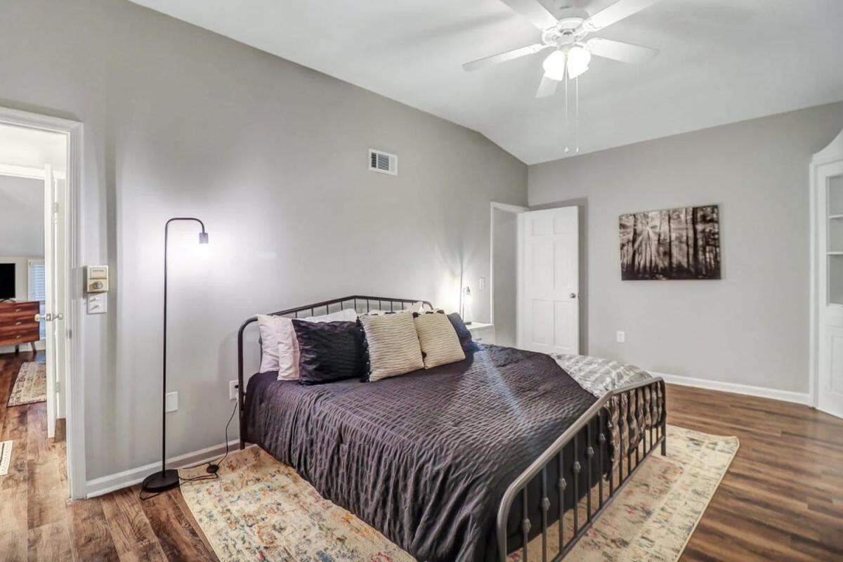 Апартаменты Eagle'S Landing Loft-Downtown Above Bull & Barrel Стейтсборо Экстерьер фото