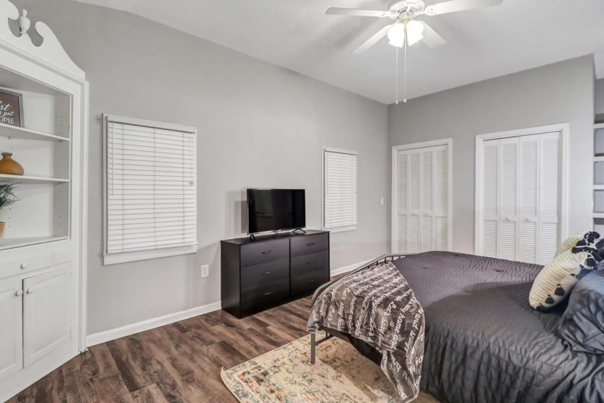 Апартаменты Eagle'S Landing Loft-Downtown Above Bull & Barrel Стейтсборо Экстерьер фото