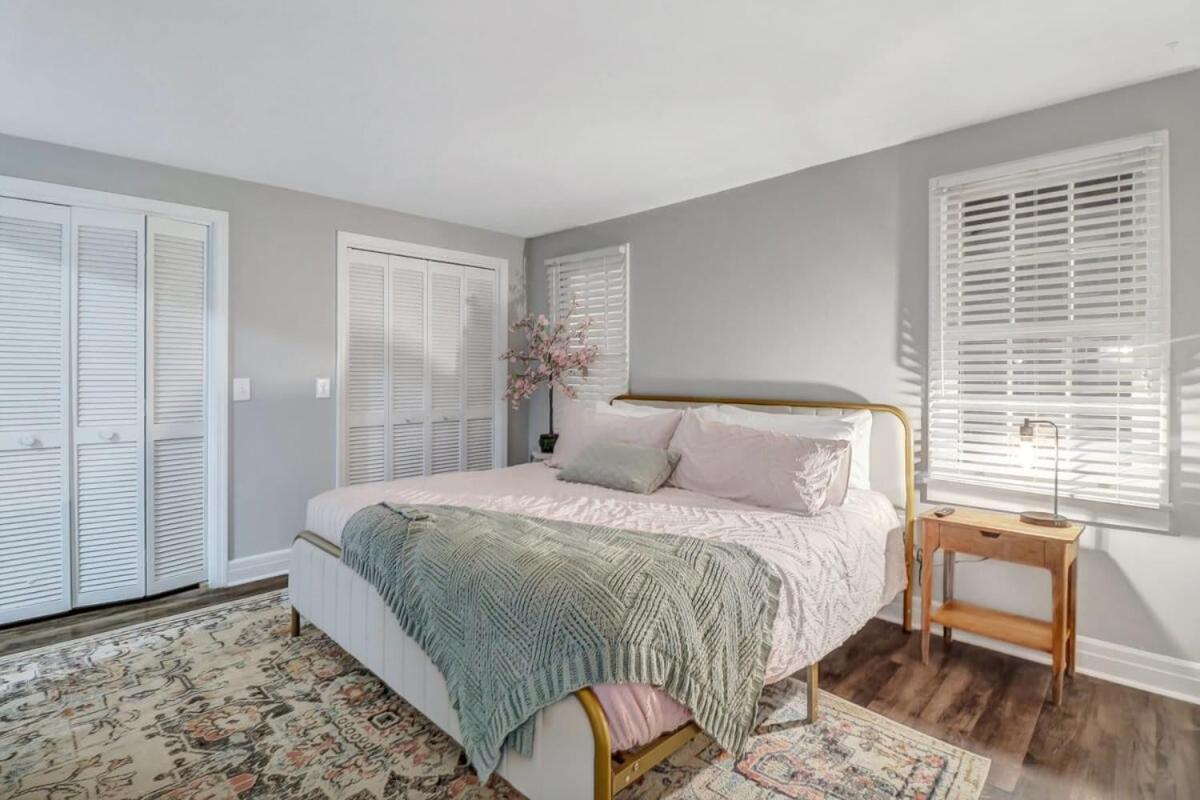Апартаменты Eagle'S Landing Loft-Downtown Above Bull & Barrel Стейтсборо Экстерьер фото